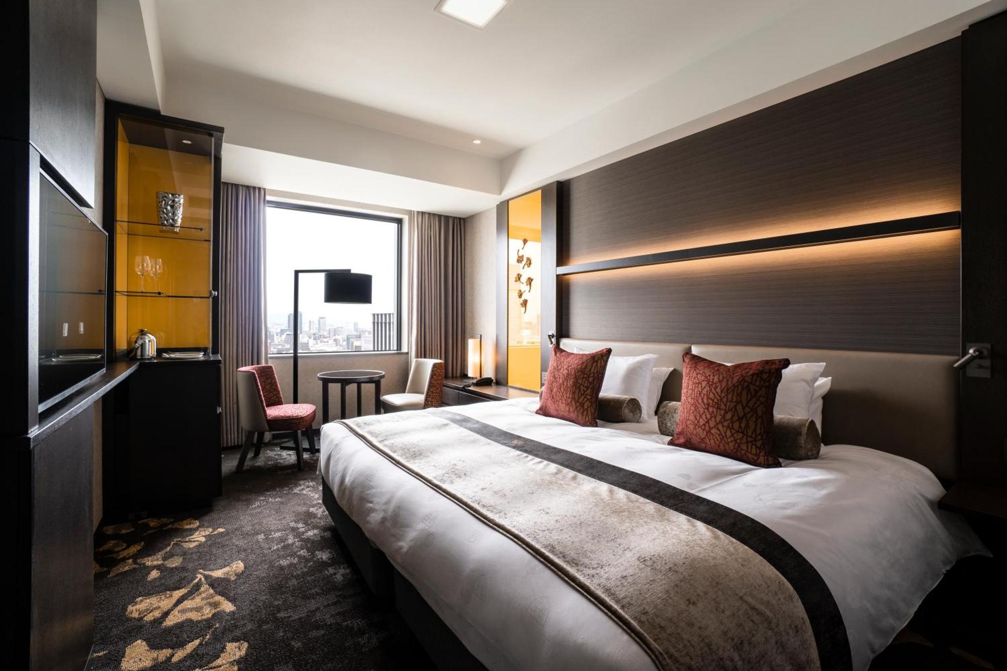 The Royal Park Hotel Iconic Osaka Midosuji Exterior photo Deluxe King