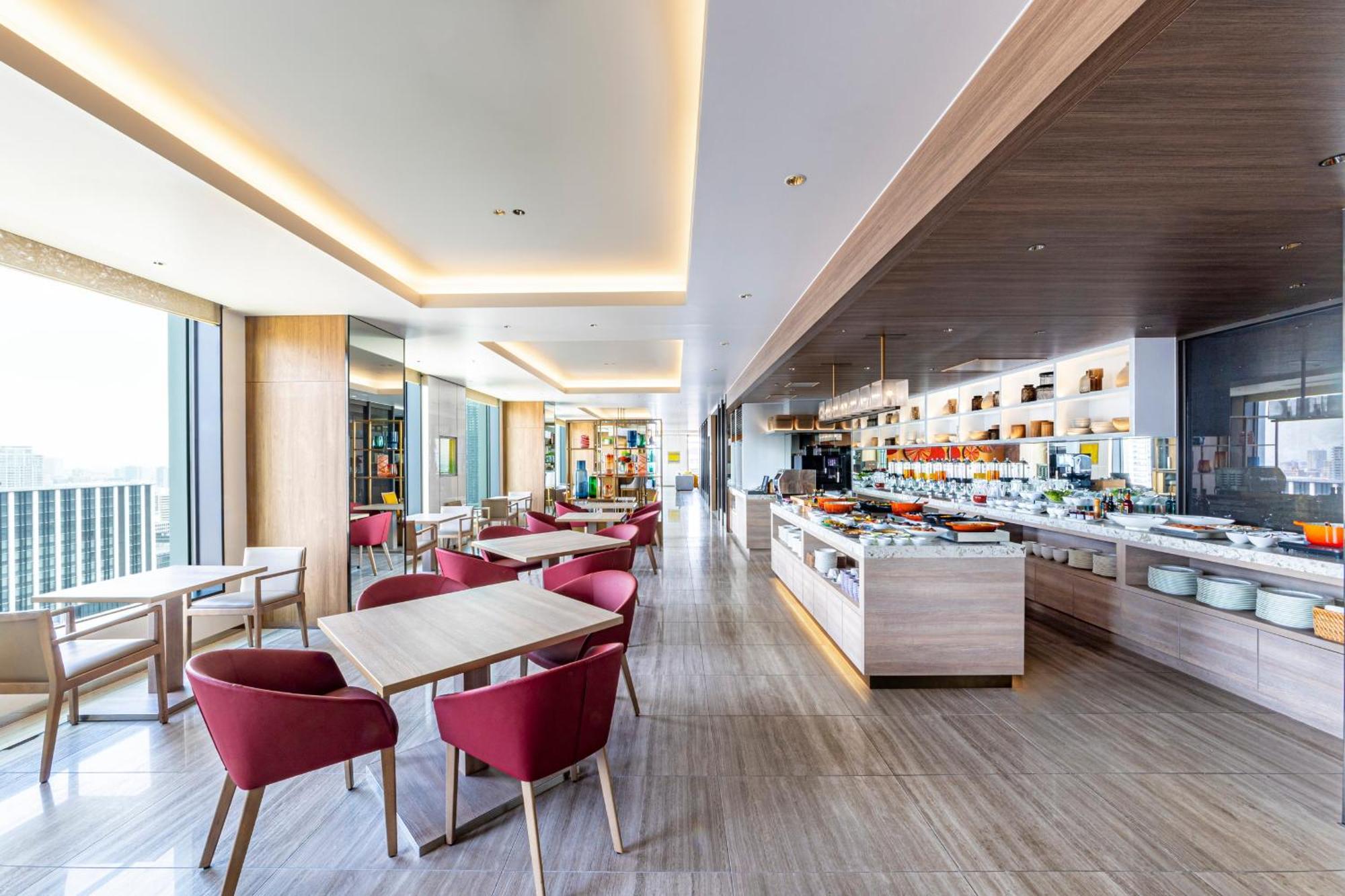 The Royal Park Hotel Iconic Osaka Midosuji Exterior photo Club Lounge at the hotel