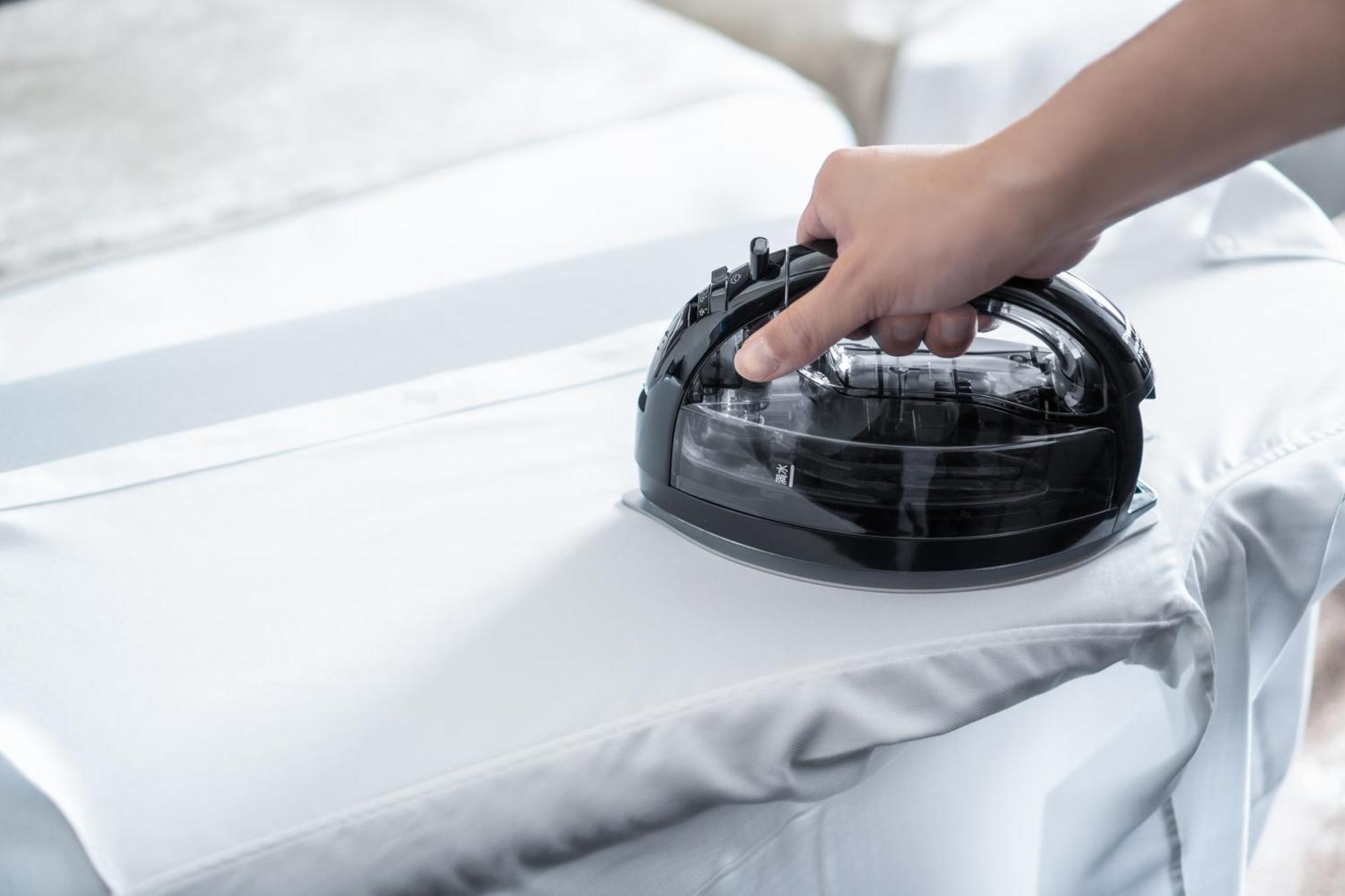 The Royal Park Hotel Iconic Osaka Midosuji Room photo A steam iron