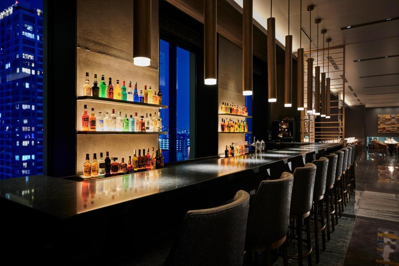 The Royal Park Hotel Iconic Osaka Midosuji Exterior photo The bar at the 360° Lounge