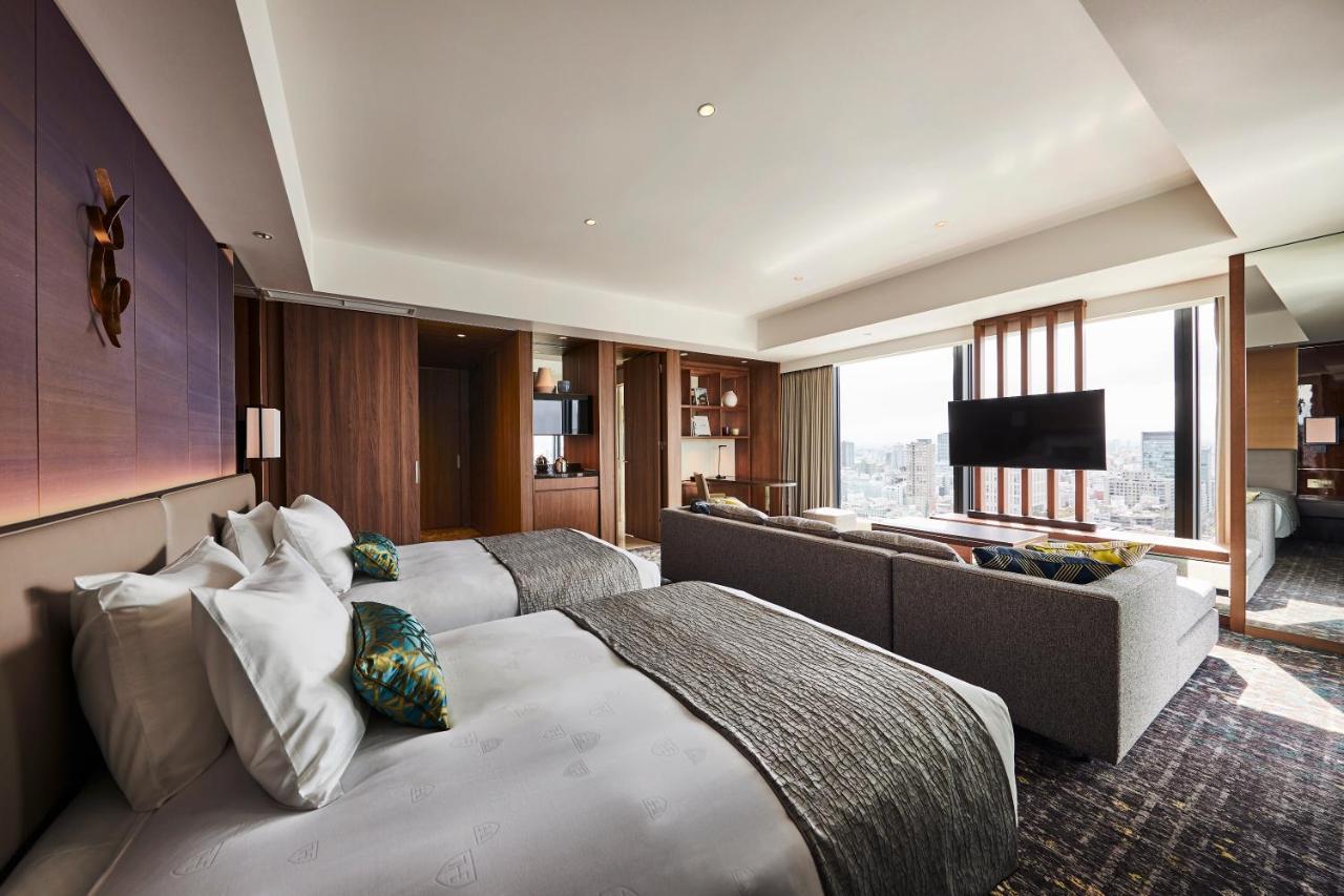 The Royal Park Hotel Iconic Osaka Midosuji Exterior photo A suite at the hotel